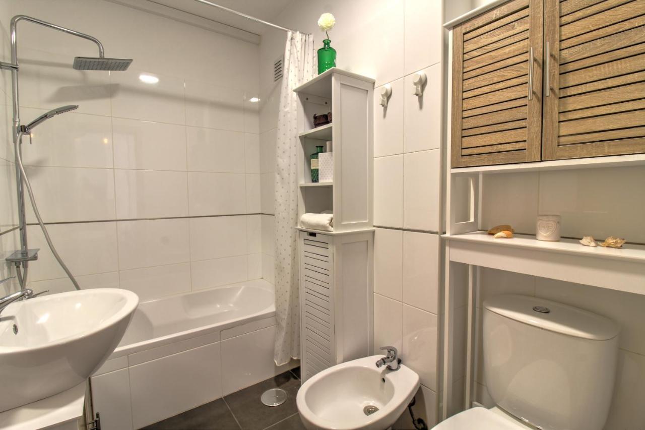 Center Location, Ac, Swimming Pool, And Parking Apartment โอลเญา ภายนอก รูปภาพ